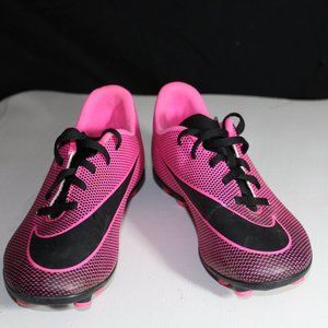Girl's Nike Soccer Cleats - 4Y